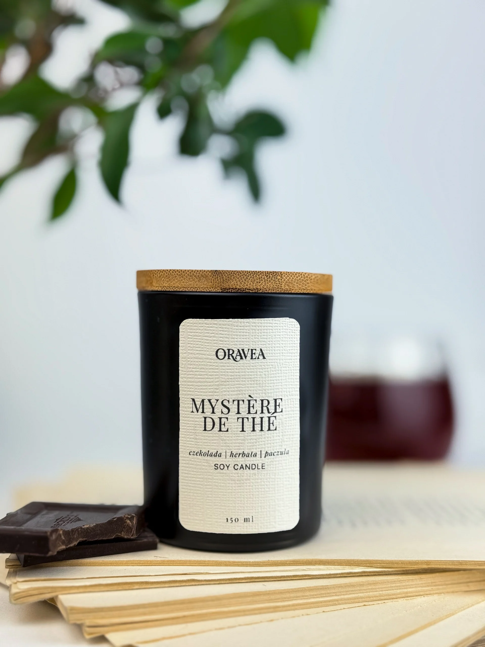 świeca sojowa mystere de the herbata czekolada paczula czarny pojemnik bambusowe wieczko 150 ml oravea