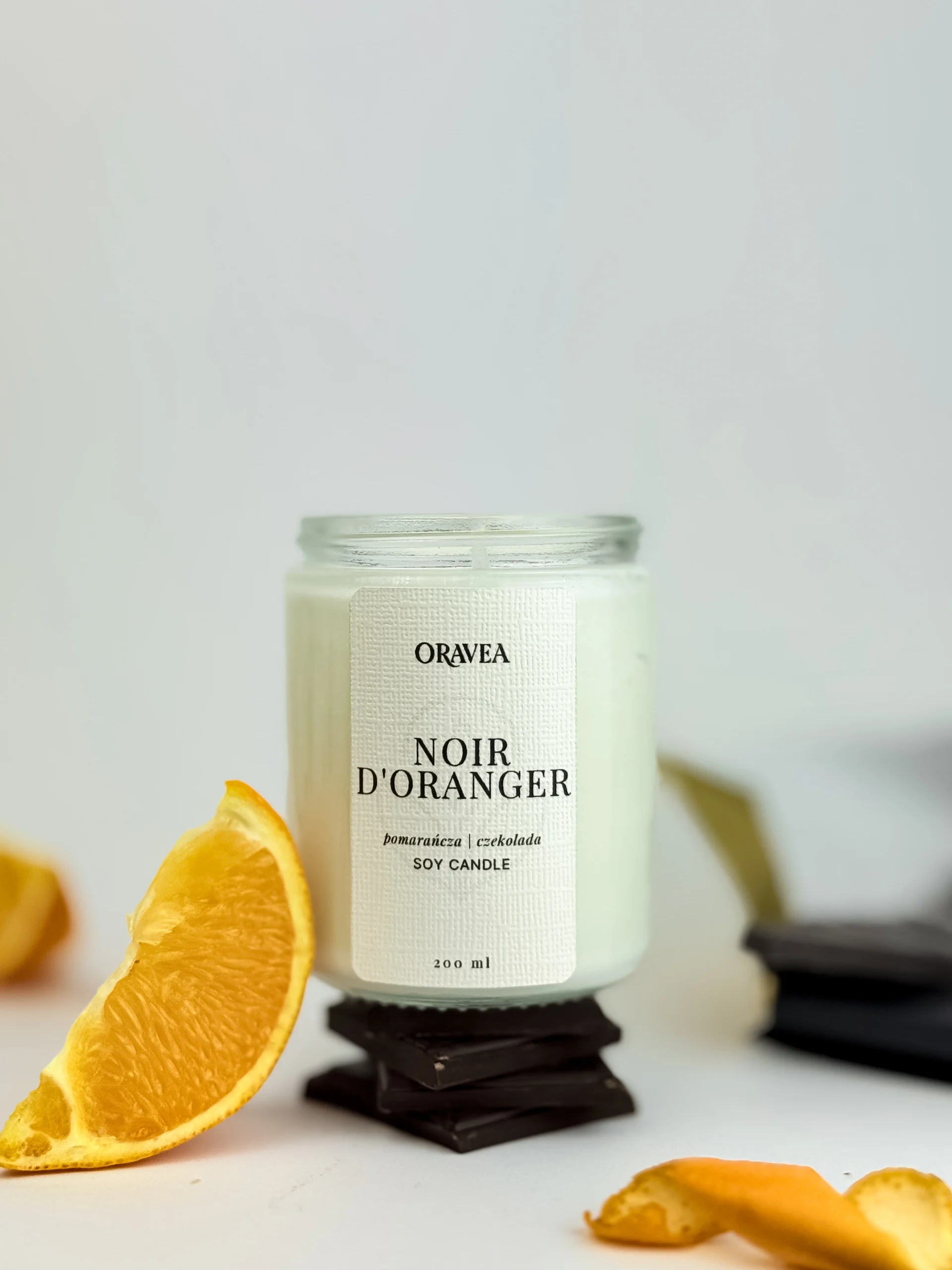 oravea świeca sojowa noir d'oranger 200 ml z daleka pomarańcza czekolada
