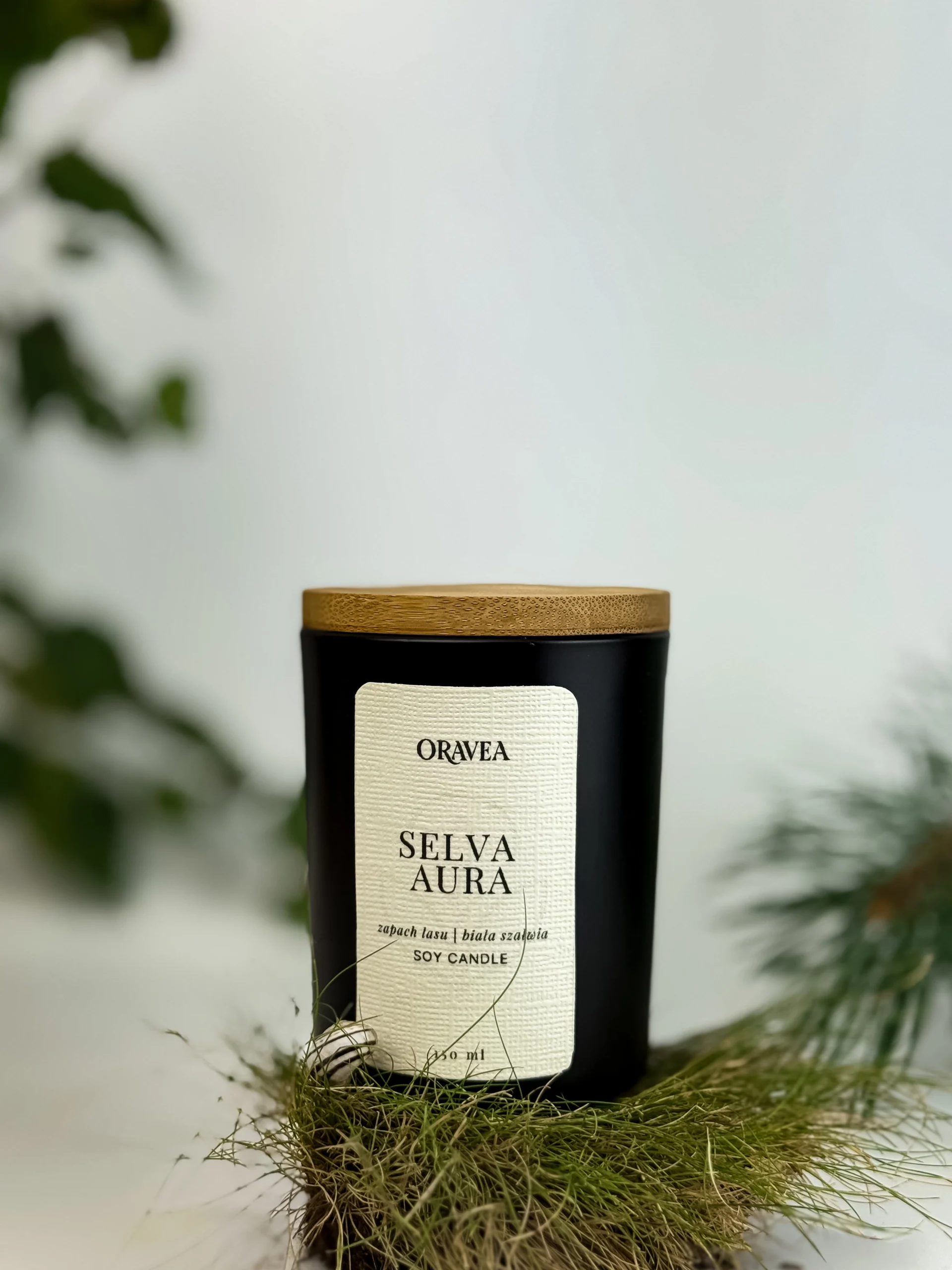 świeca sojowa selva aura zapach lasu biała szałwia orzeźwiający oravea czarne szkło 150 ml
