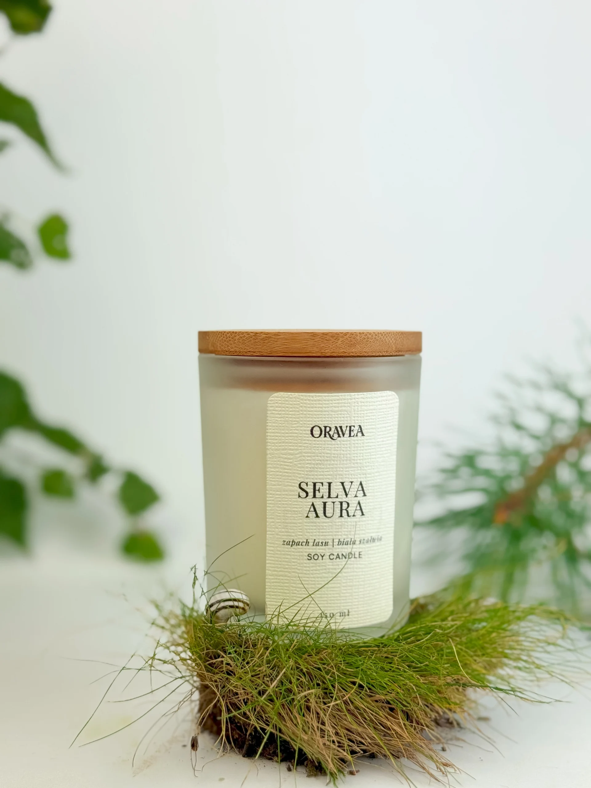 szkło satynowa biel 150 ml oravea świeca sojowa saleva aura zapach lasu i biała szałwia