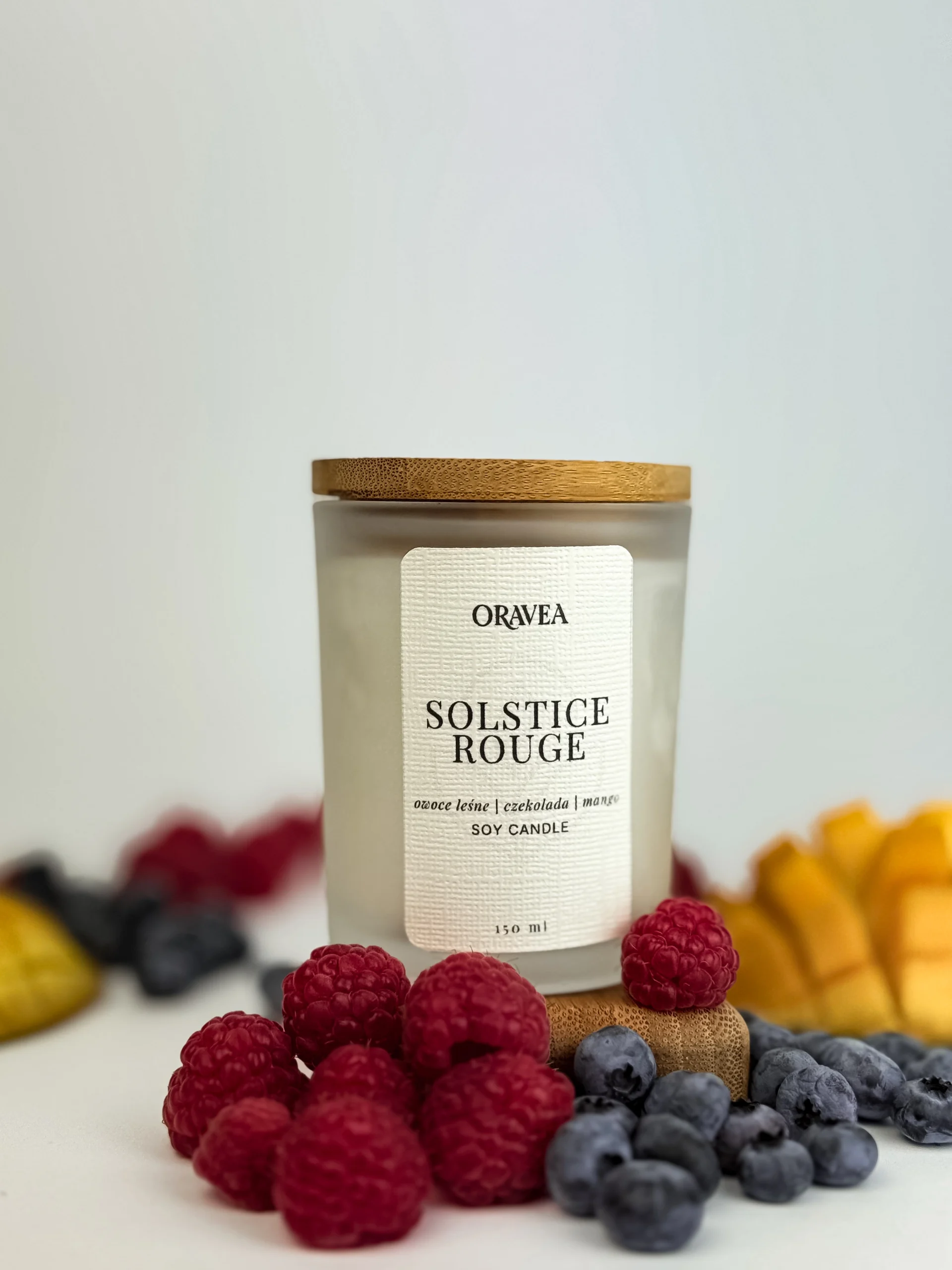 świeca sojowa premium solstice rouge owoce leśne czekolada mango 150 ml oravea szkło satynowa biel